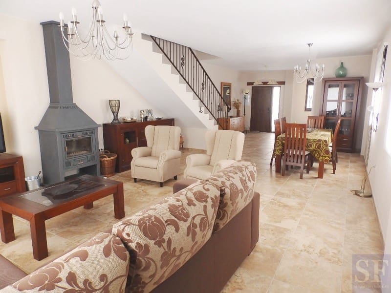 3 soveværelse Byhus til salg i Salares - € 209.000 (Ref: 3306951)