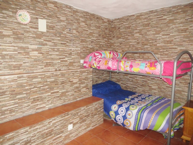 4 soveværelse Byhus til salg i Salares - € 85.000 (Ref: 3306955)