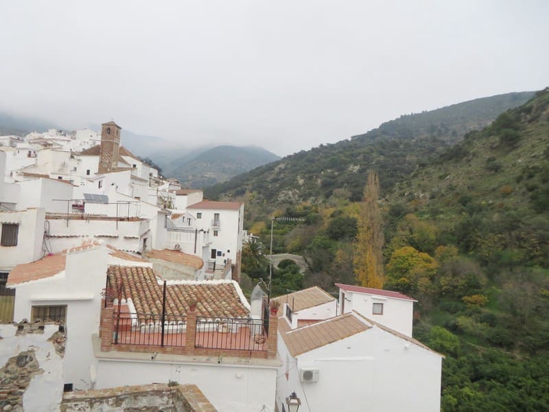 4 soveværelse Byhus til salg i Salares - € 85.000 (Ref: 3306955)