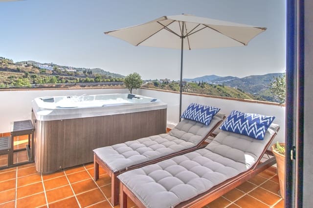 3 bedroom Apartment for holiday rental in Cómpeta - € 630 (Ref: 3307011)