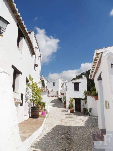 9 bedroom Townhouse for sale in Competa with pool - € 295,000 (Ref: 3307029)