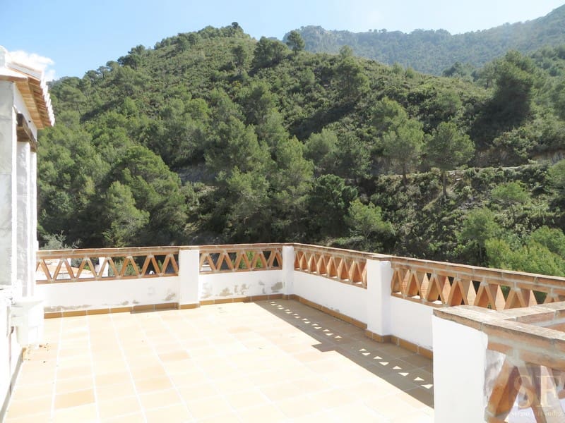 9 bedroom Townhouse for sale in Competa with pool - € 295,000 (Ref: 3307029)