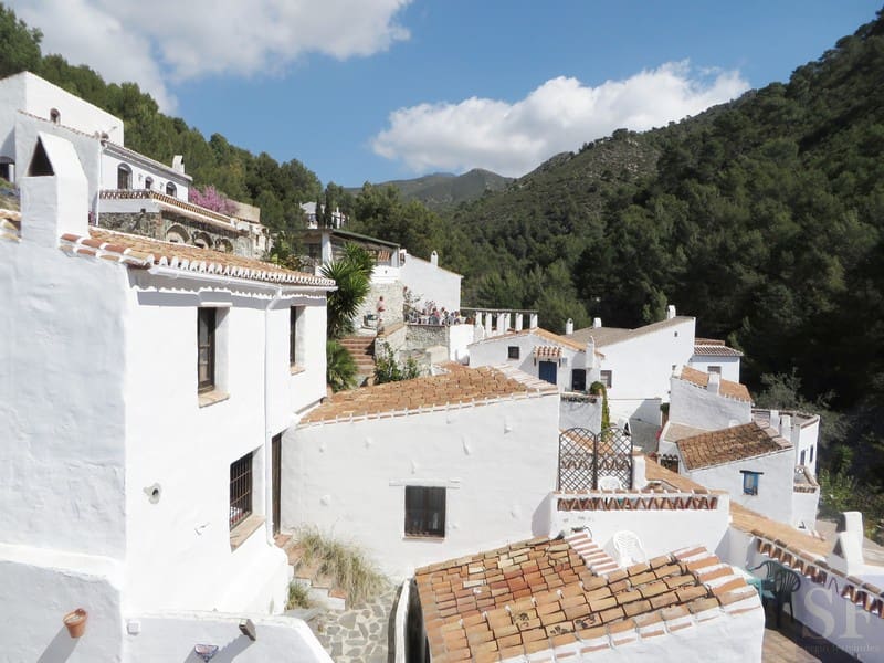 9 bedroom Townhouse for sale in Competa with pool - € 295,000 (Ref: 3307029)