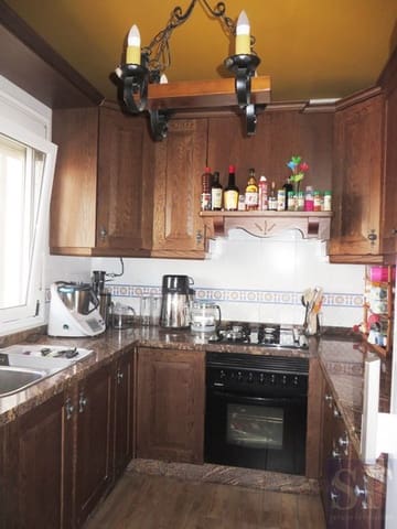 Casa de 4 habitaciones en Cómpeta en venta con piscina garaje - 239.000 € (Ref: 3493363)