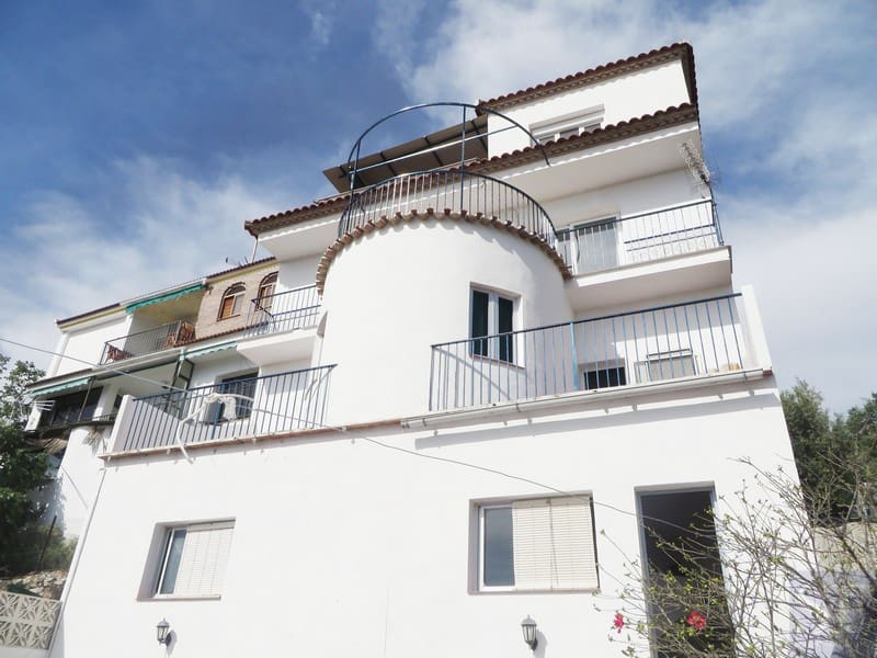 Casa de 4 habitaciones en Cómpeta en venta con piscina garaje - 395.000 € (Ref: 3493367)