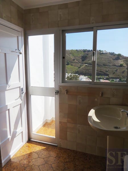 6 soveværelse Byhus til salg i Competa - € 190.000 (Ref: 3585040)