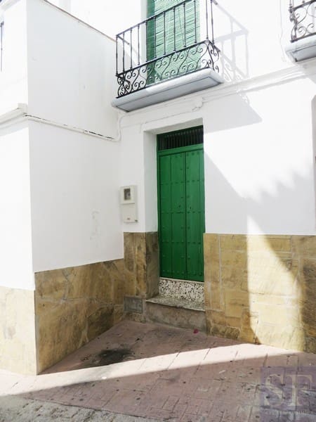 6 soveværelse Byhus til salg i Competa - € 190.000 (Ref: 3585040)