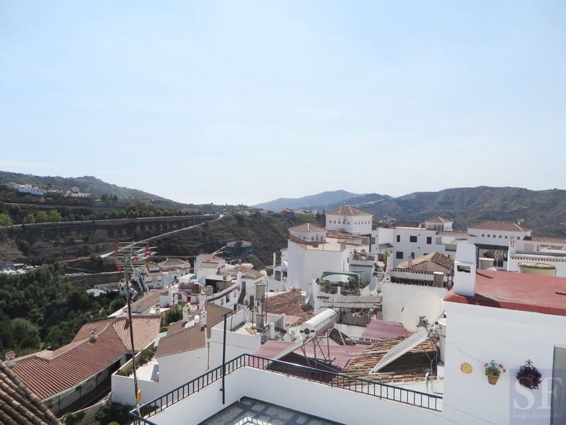 6 soveværelse Byhus til salg i Competa - € 190.000 (Ref: 3585040)