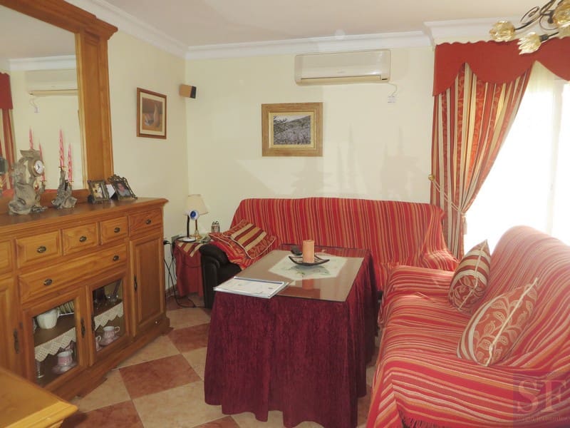 4 bedroom Townhouse for sale in Competa - € 198,000 (Ref: 3693853)