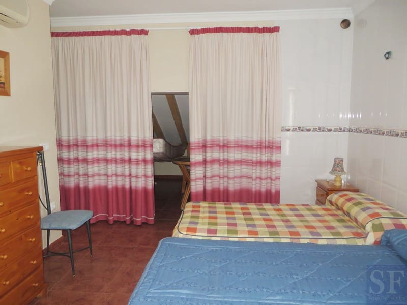 4 bedroom Townhouse for sale in Competa - € 198,000 (Ref: 3693853)