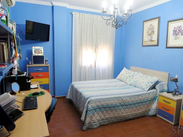 4 sovrum Villa till salu i Sayalonga med pool garage - 585 000 € (Ref: 4122031)