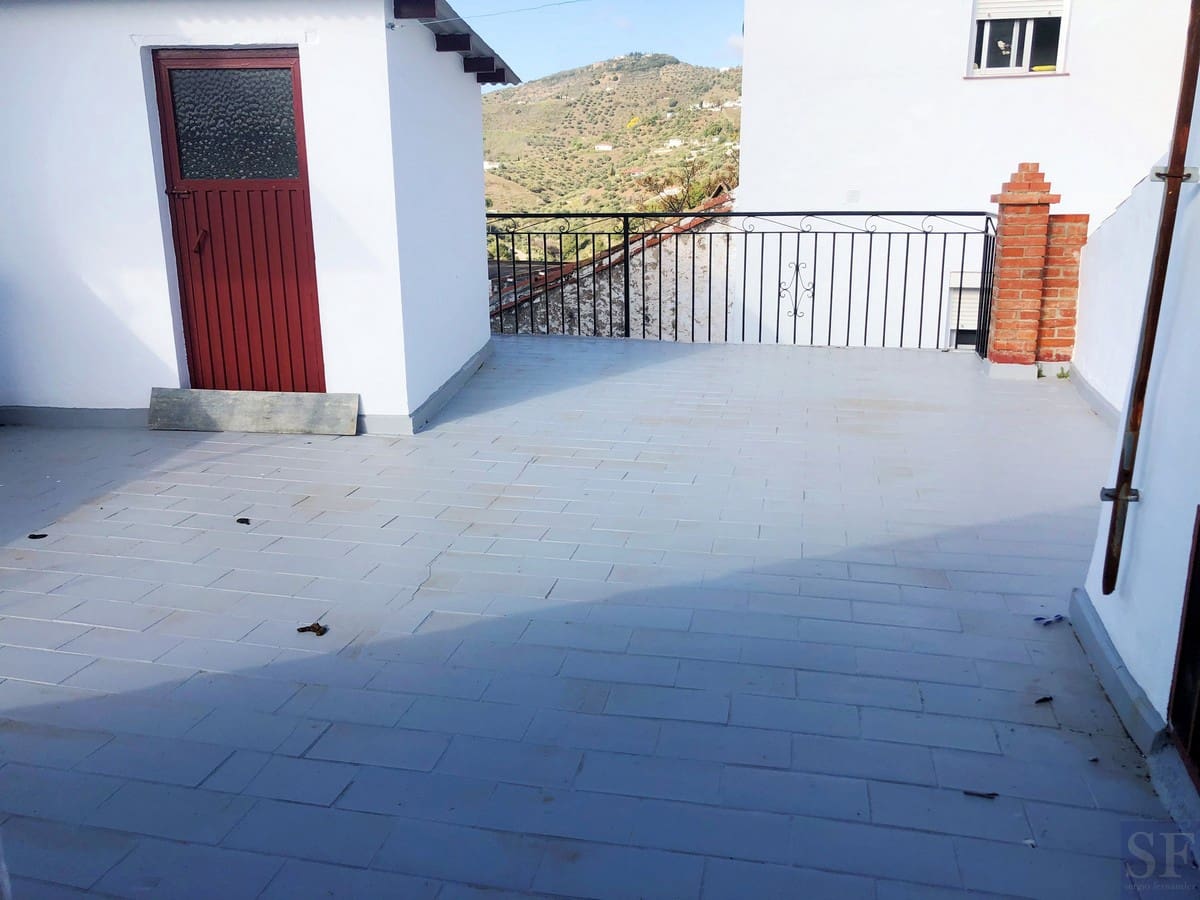 4 bedroom Townhouse for sale in Canillas de Albaida - € 100,000 (Ref: 5111092)