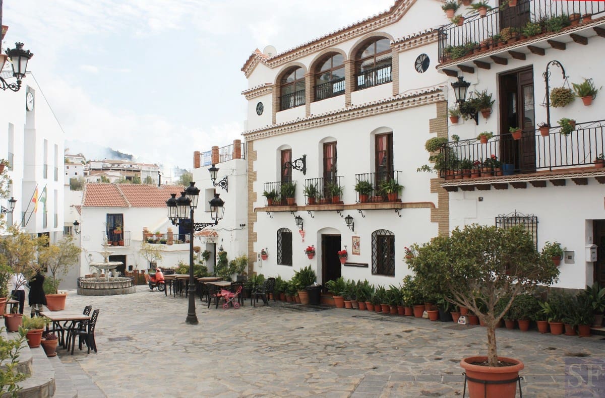 4 bedroom Townhouse for sale in Canillas de Albaida - € 100,000 (Ref: 5111092)