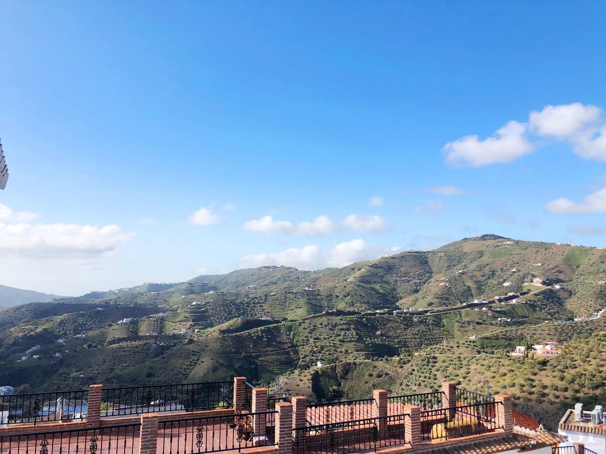 4 bedroom Townhouse for sale in Canillas de Albaida - € 100,000 (Ref: 5111092)