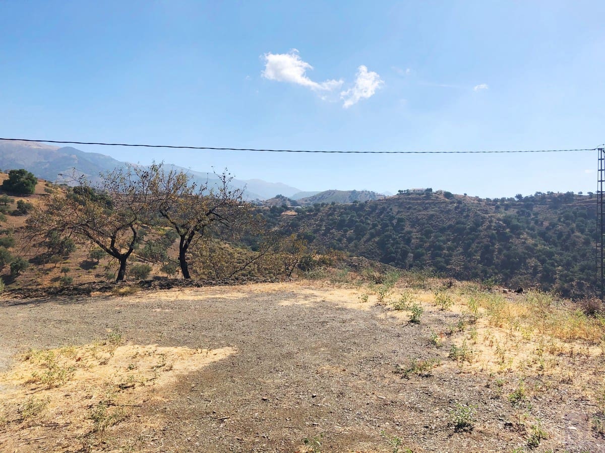 Grunde uden byggetilladelser til salg i Sedella - € 95.000 (Ref: 5566854)