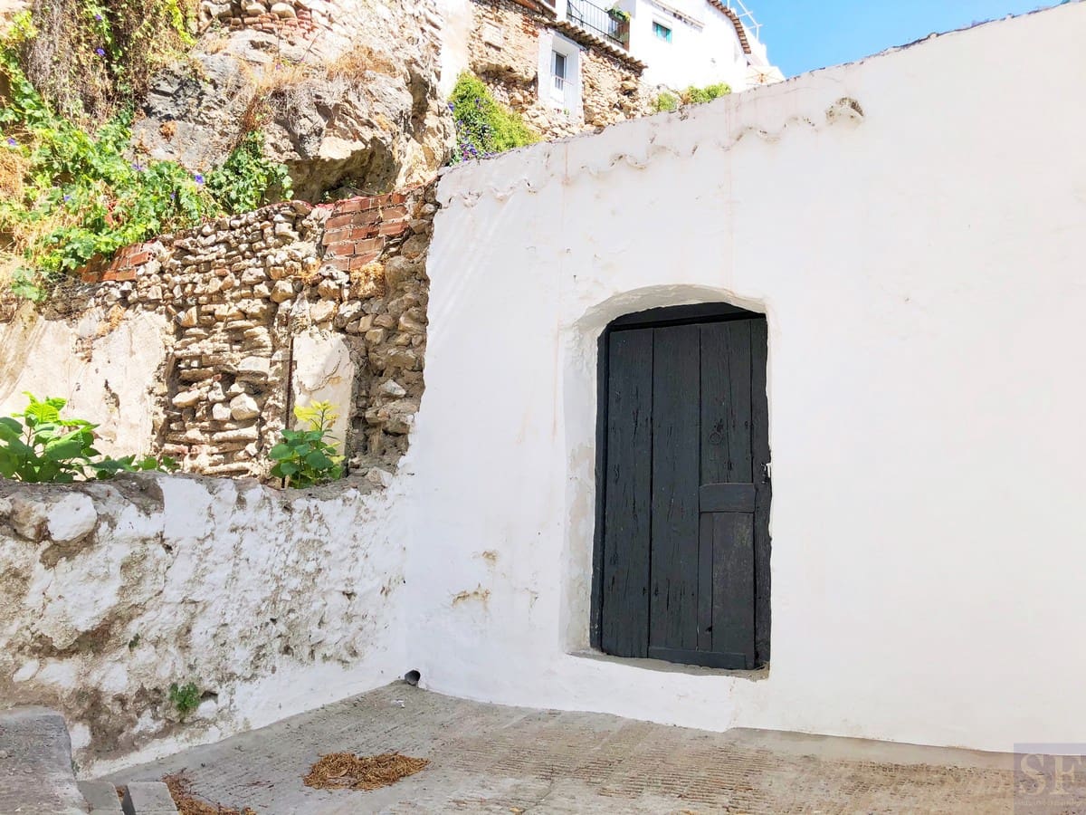 Townhouse for sale in Competa - € 39,000 (Ref: 5573379)