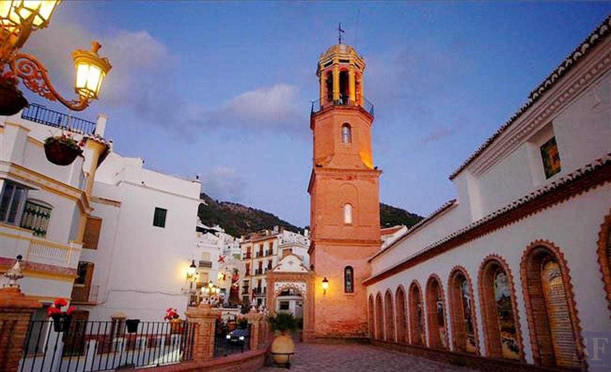 Townhouse for sale in Competa - € 39,000 (Ref: 5573379)