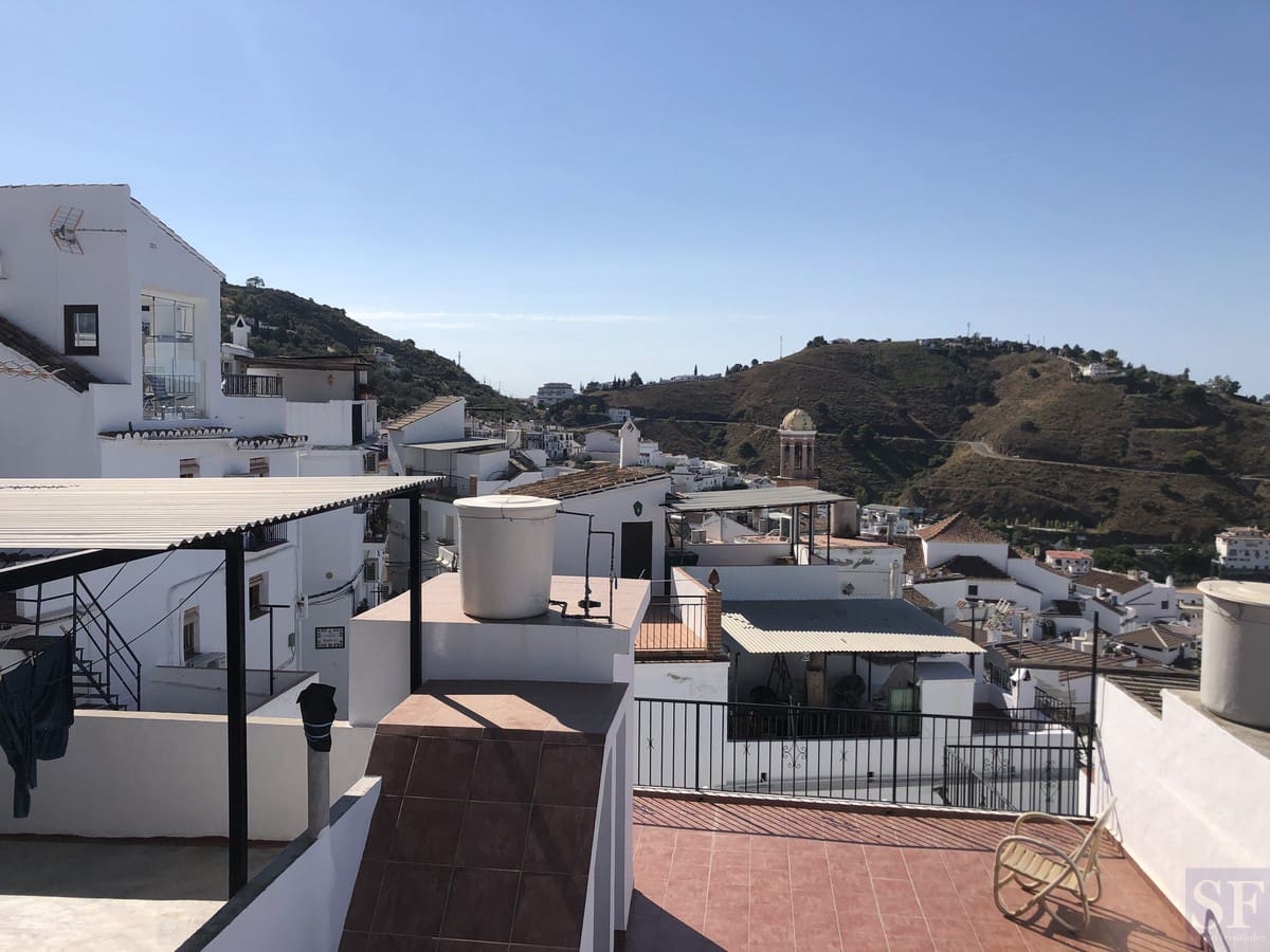 Townhouse for sale in Competa - € 39,000 (Ref: 5573379)