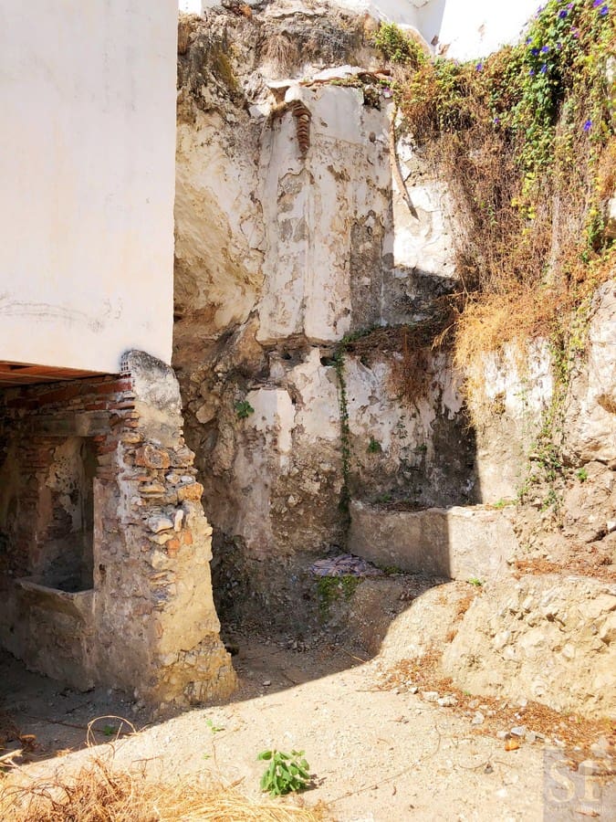 Townhouse for sale in Competa - € 39,000 (Ref: 5573379)