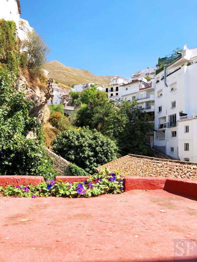 Townhouse for sale in Competa - € 39,000 (Ref: 5573379)
