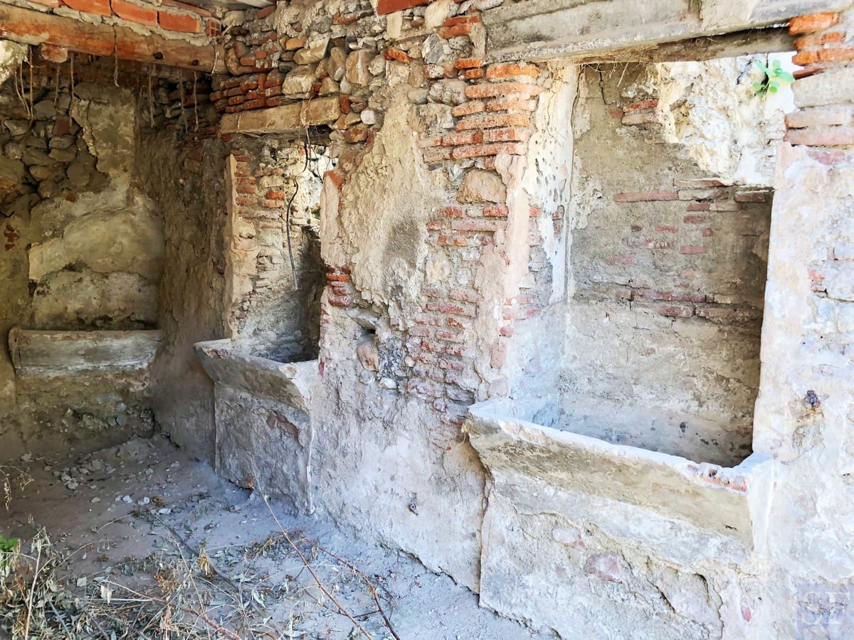 Townhouse for sale in Competa - € 39,000 (Ref: 5573379)