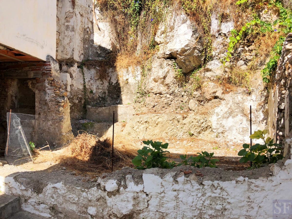 Townhouse for sale in Competa - € 39,000 (Ref: 5573379)