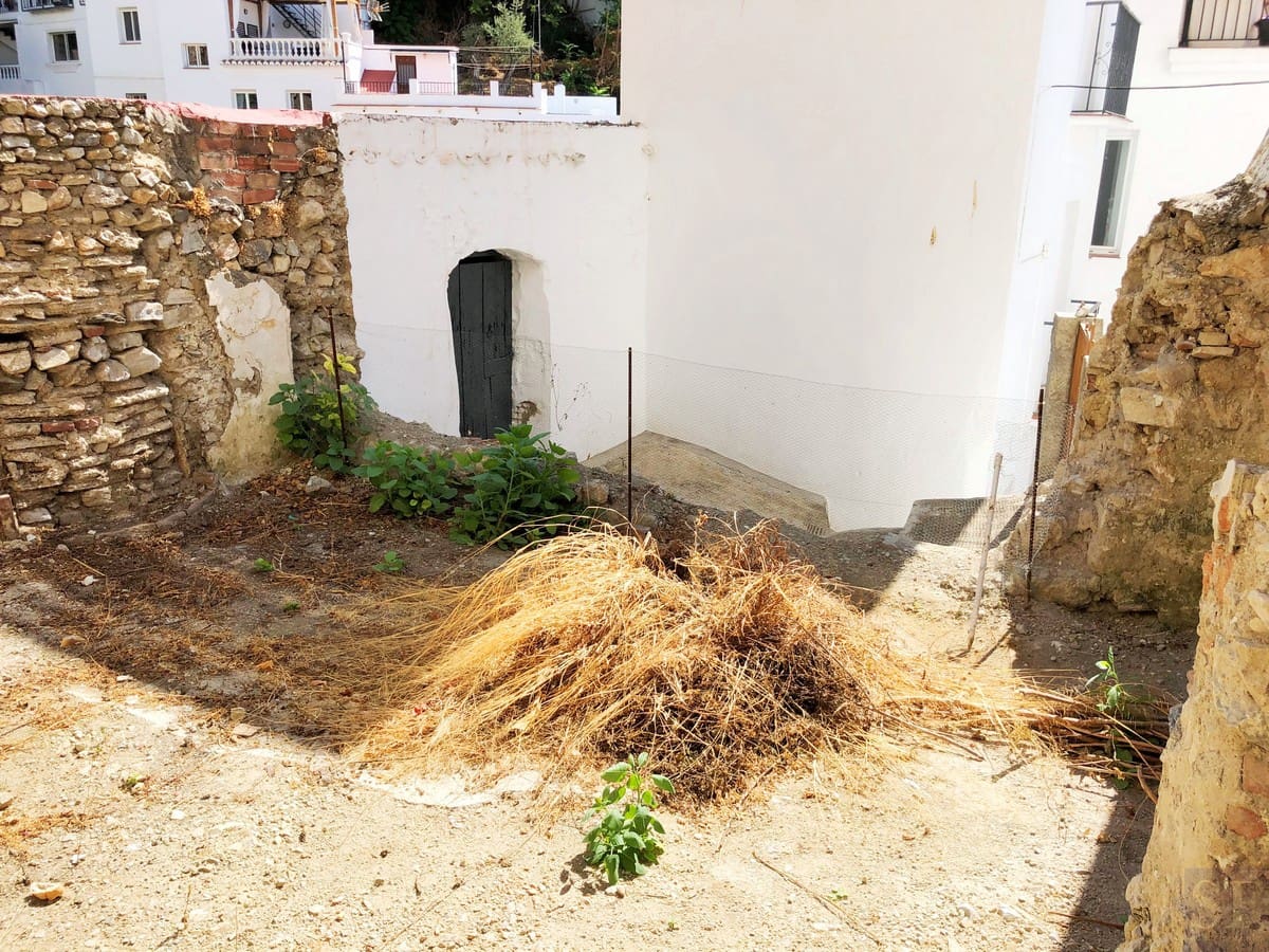 Townhouse for sale in Competa - € 39,000 (Ref: 5573379)