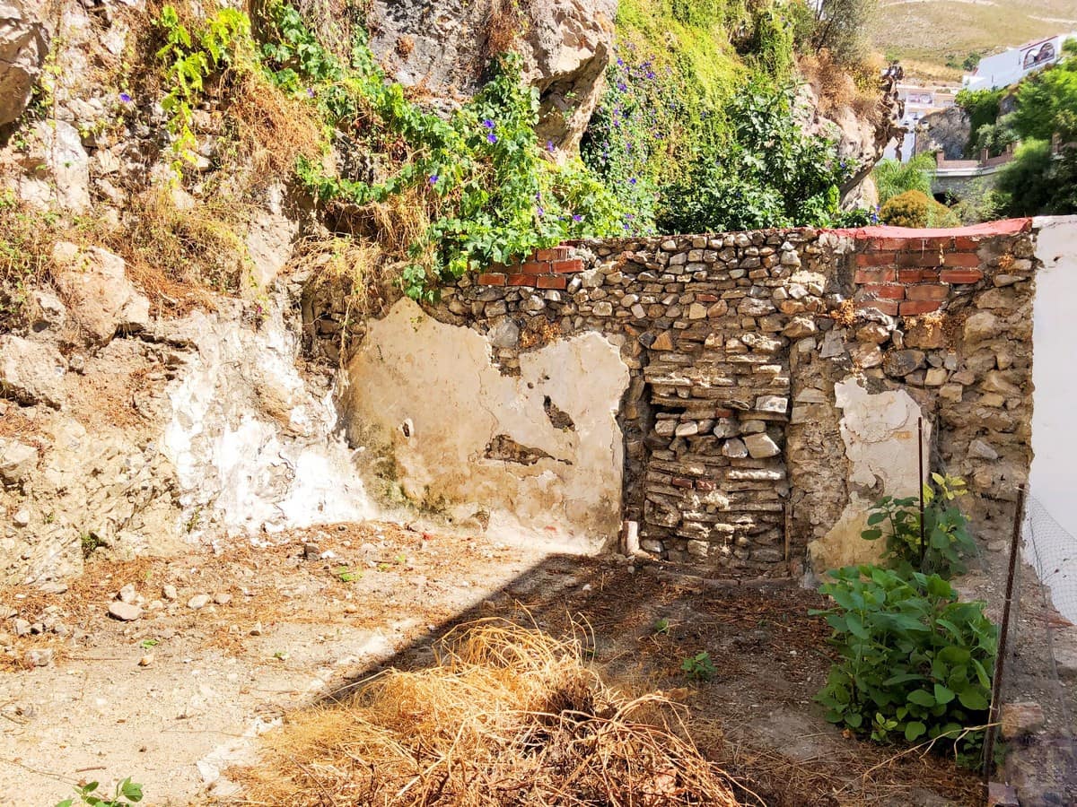 Townhouse for sale in Competa - € 39,000 (Ref: 5573379)