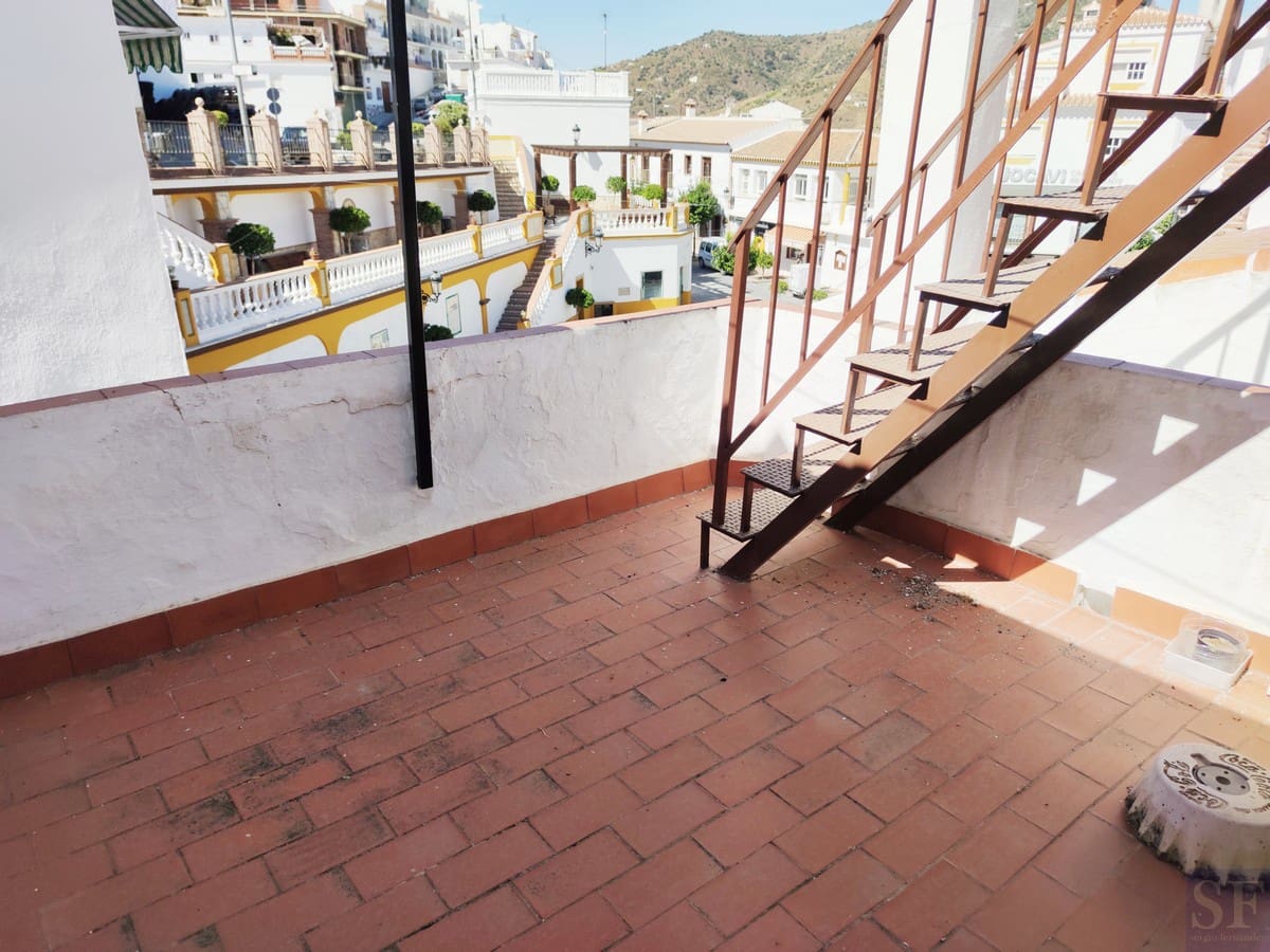 2 soverom Hus til salgs i Sayalonga - € 79 000 (Ref: 5576918)