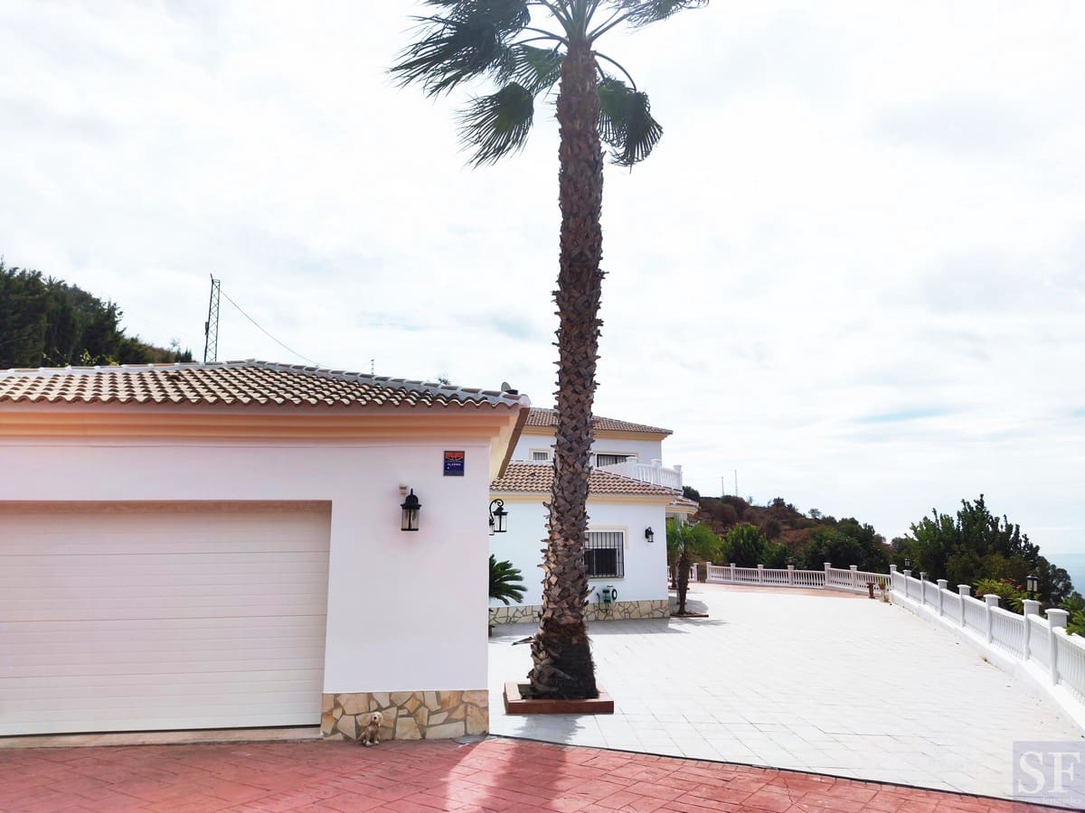 4 soveværelse Villa til salg i Algarrobo med swimmingpool garage - € 629.000 (Ref: 5648224)