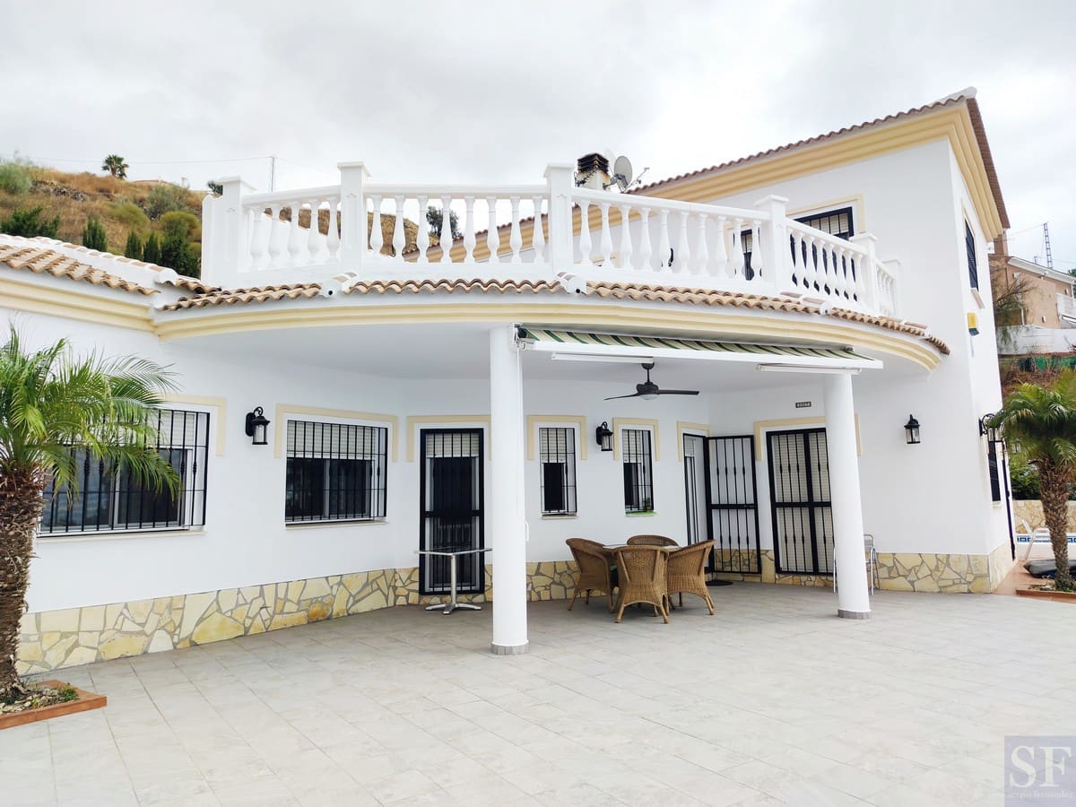4 soveværelse Villa til salg i Algarrobo med swimmingpool garage - € 629.000 (Ref: 5648224)
