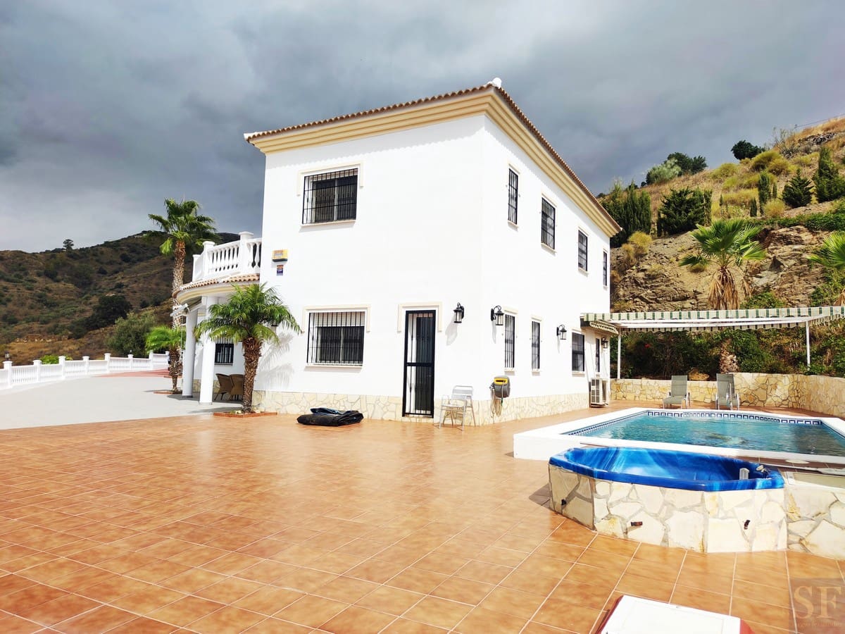4 soveværelse Villa til salg i Algarrobo med swimmingpool garage - € 629.000 (Ref: 5648224)