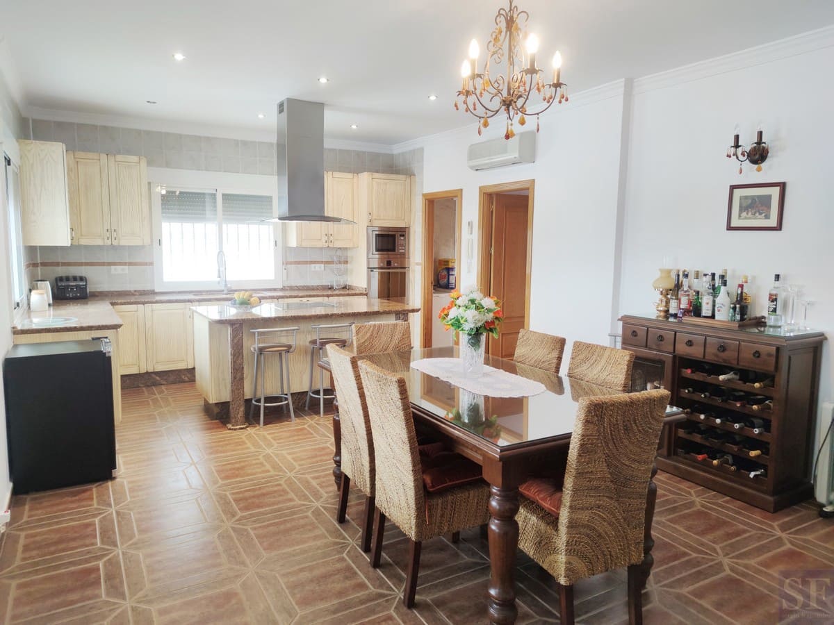 4 soveværelse Villa til salg i Algarrobo med swimmingpool garage - € 629.000 (Ref: 5648224)