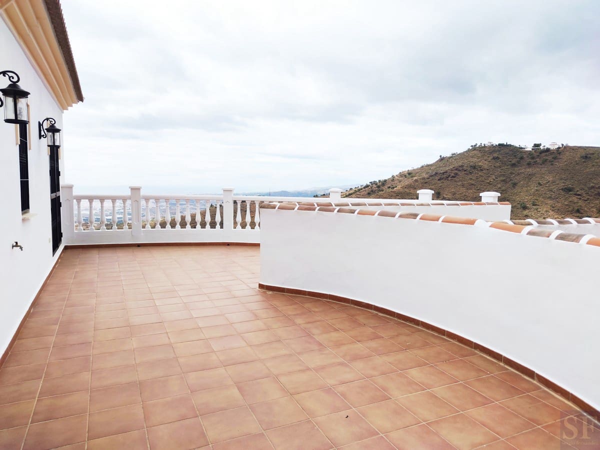 4 soveværelse Villa til salg i Algarrobo med swimmingpool garage - € 629.000 (Ref: 5648224)