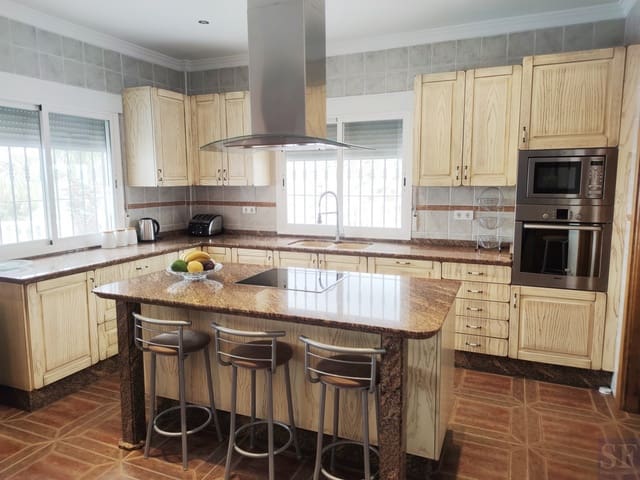 4 soveværelse Villa til salg i Algarrobo med swimmingpool garage - € 629.000 (Ref: 5648224)