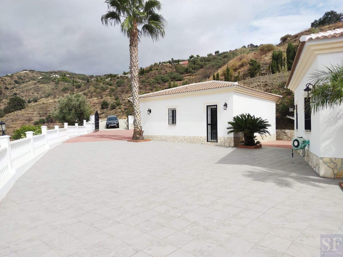 4 soveværelse Villa til salg i Algarrobo med swimmingpool garage - € 629.000 (Ref: 5648224)