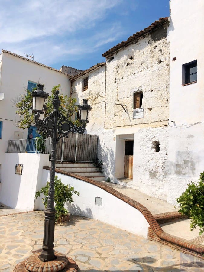 Townhouse for sale in Arenas - € 39,000 (Ref: 6060382)