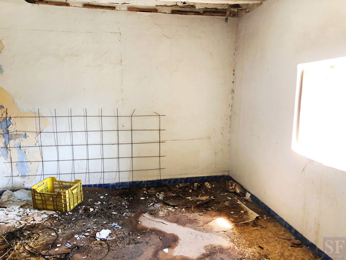 Townhouse for sale in Arenas - € 39,000 (Ref: 6060382)