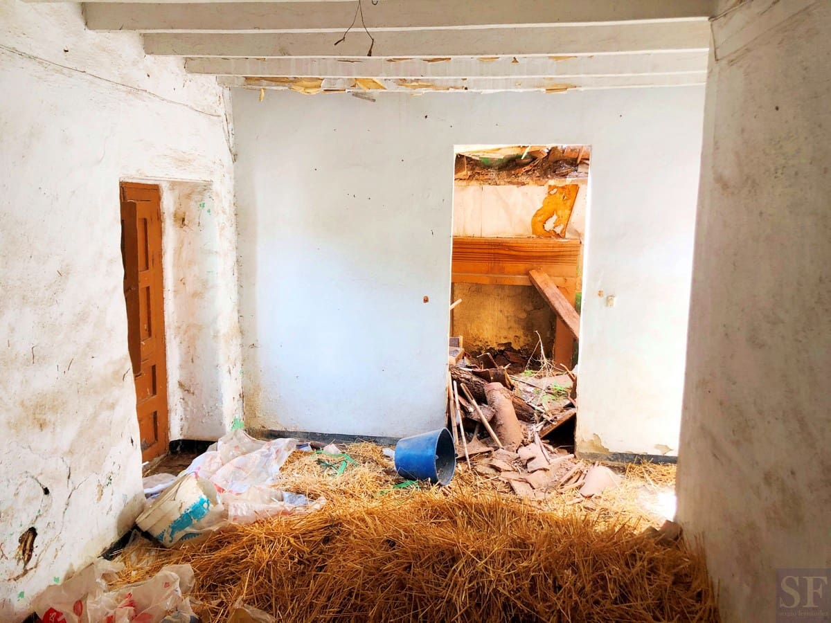 Townhouse for sale in Arenas - € 39,000 (Ref: 6060382)