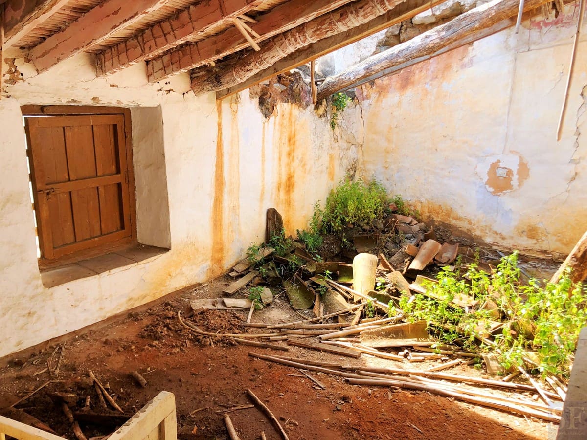 Townhouse for sale in Arenas - € 39,000 (Ref: 6060382)