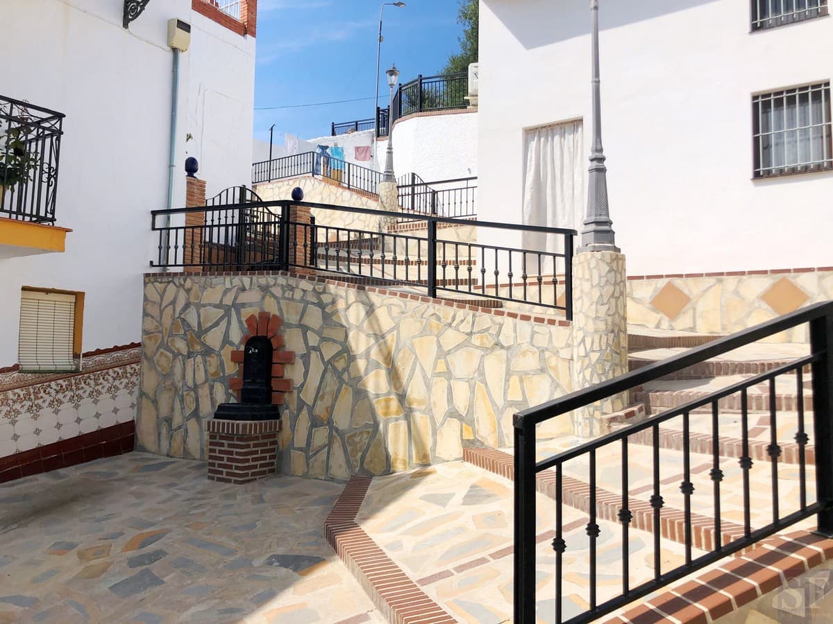 Townhouse for sale in Arenas - € 39,000 (Ref: 6060382)