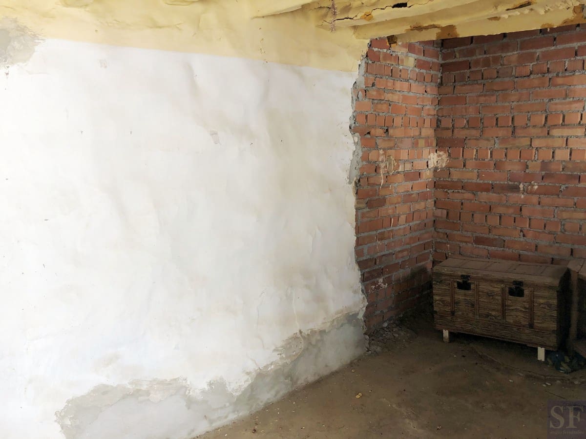 4 bedroom Townhouse for sale in Sayalonga - € 49,000 (Ref: 6096753)