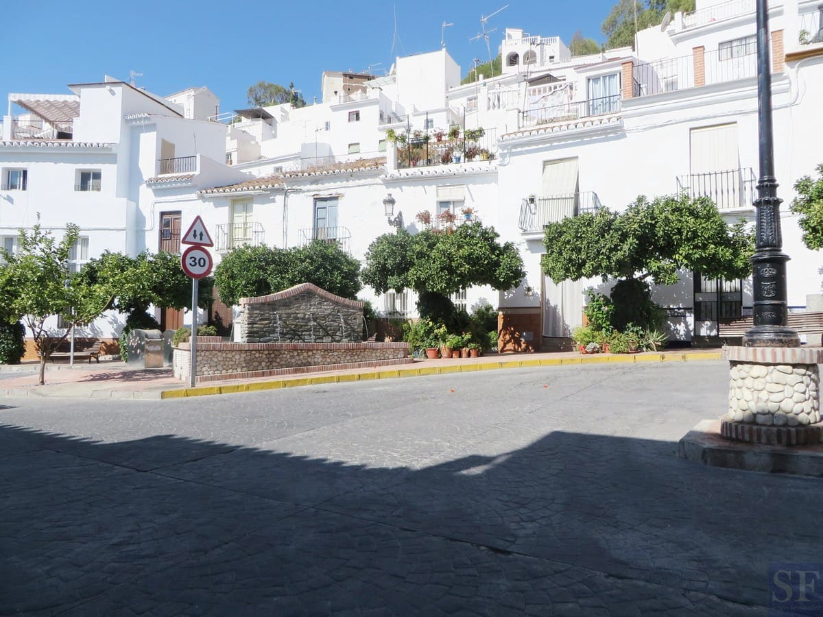 4 bedroom Townhouse for sale in Sayalonga - € 49,000 (Ref: 6096753)