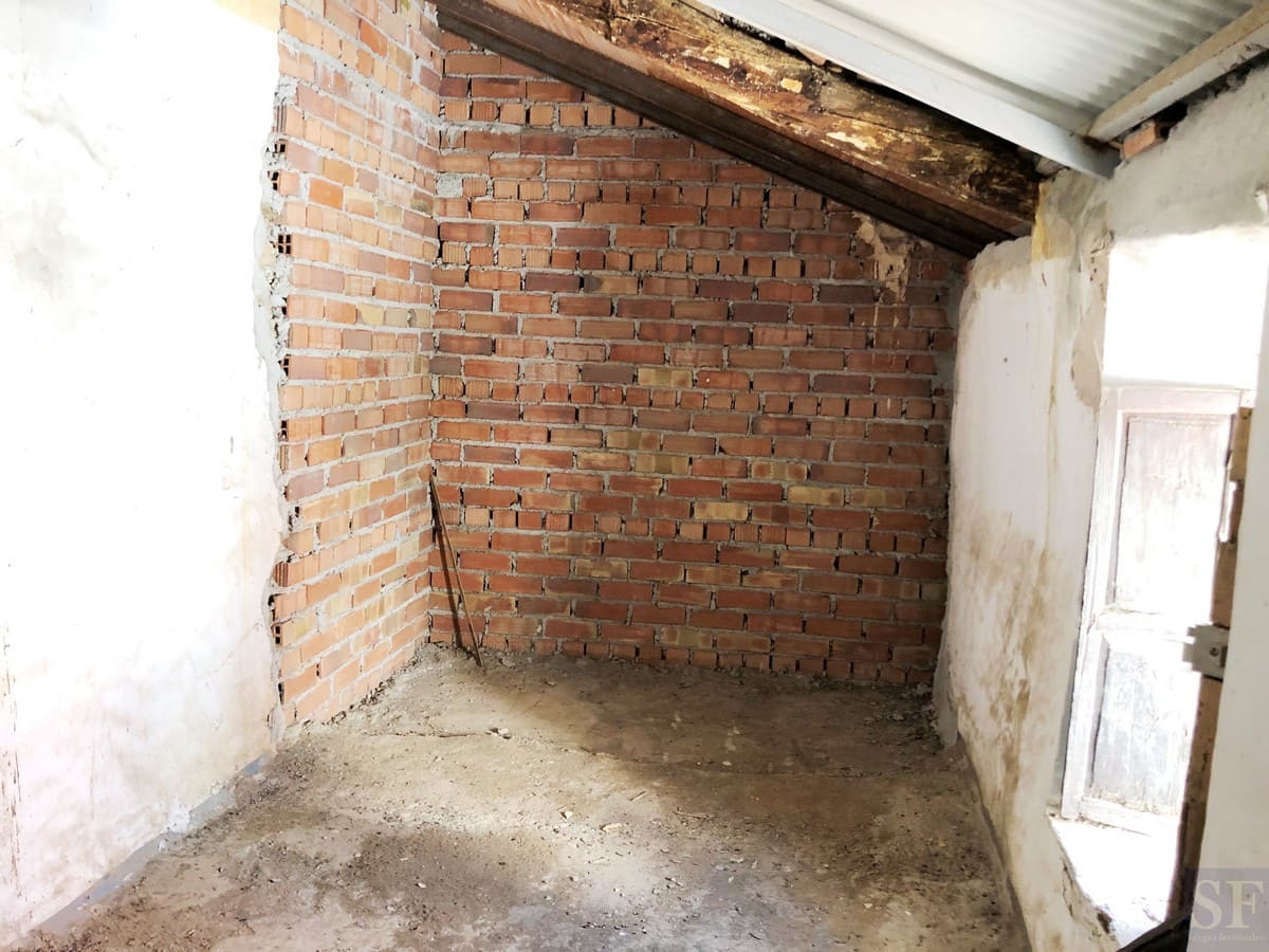 4 bedroom Townhouse for sale in Sayalonga - € 49,000 (Ref: 6096753)