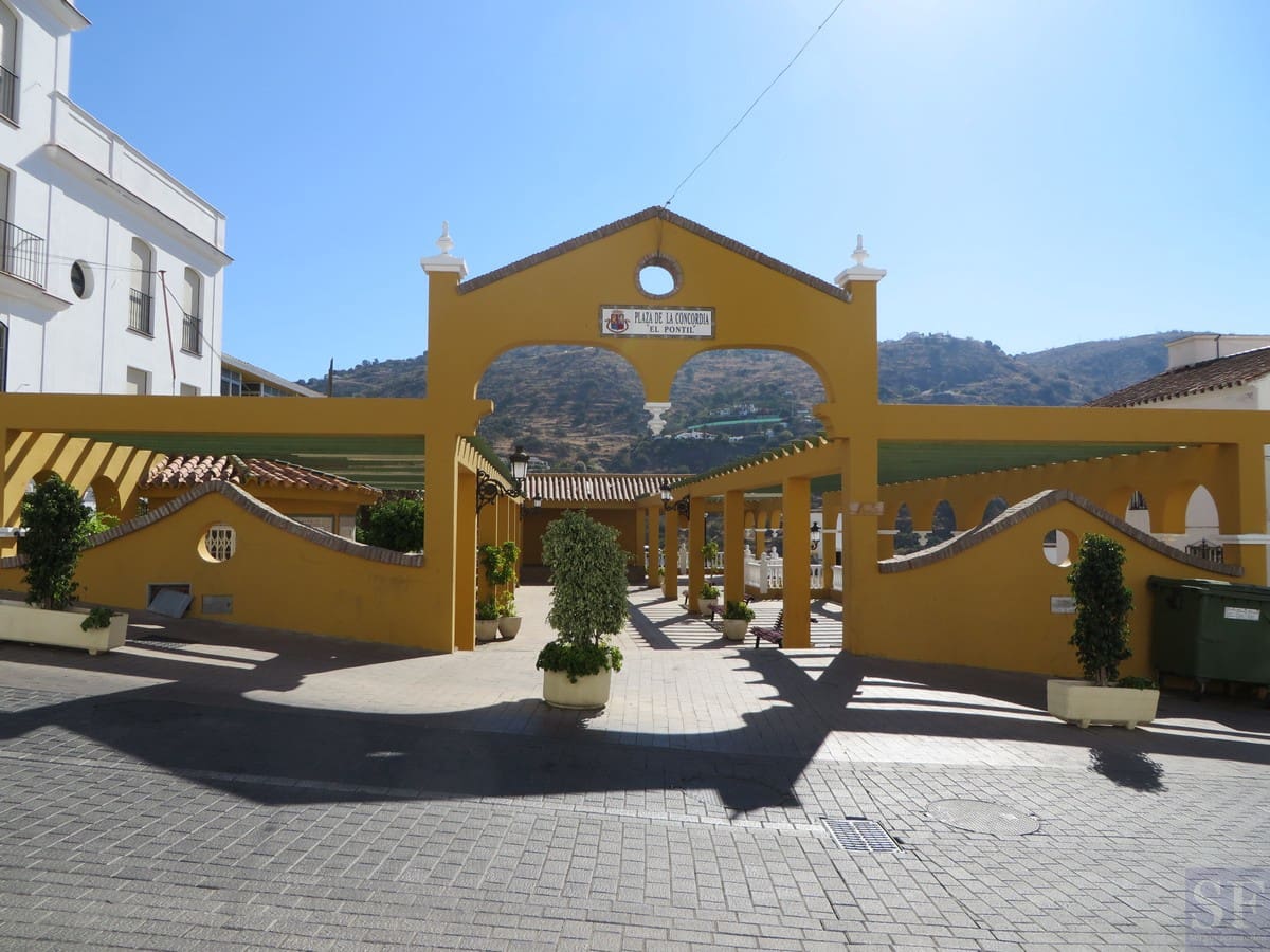 4 bedroom Townhouse for sale in Sayalonga - € 49,000 (Ref: 6096753)