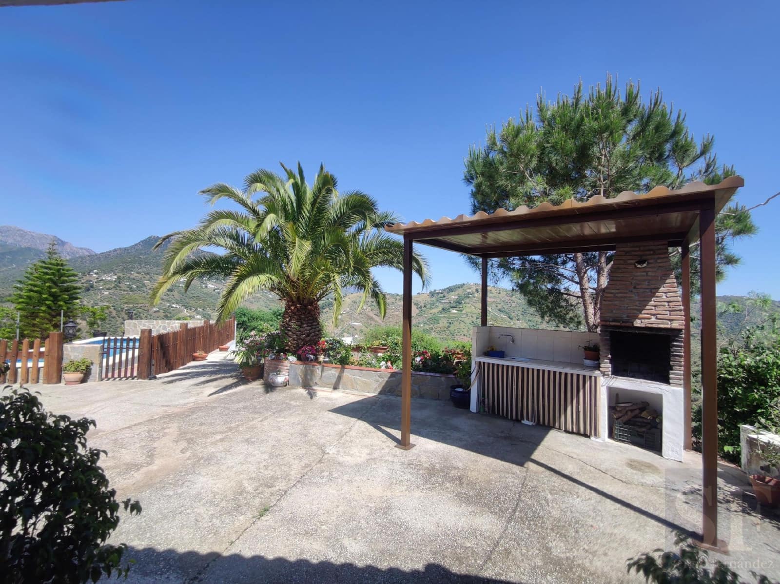 3 slaapkamer Villa voor vakantieverhuur in Competa met zwembad garage - € 1.200 (Ref: 6156249)