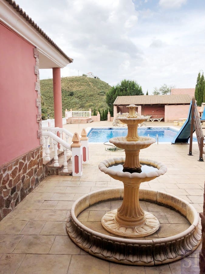 4 soveværelse Villa til salg i Sedella med swimmingpool - € 480.000 (Ref: 6209217)