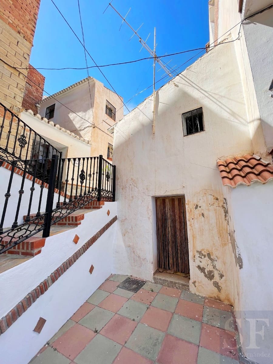 3 bedroom Townhouse for sale in Sedella with garage - € 41,000 (Ref: 6998843)