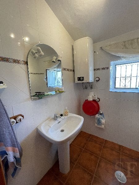 4 sypialnia Willa na sprzedaż w Sayalonga - 185 000 € (Ref: 7035778)