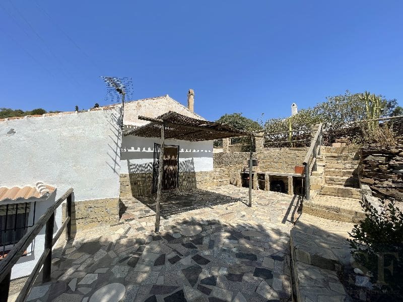 4 sypialnia Willa na sprzedaż w Sayalonga - 185 000 € (Ref: 7035778)